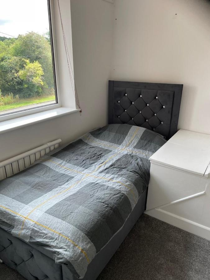 5 Bed House, 32 Tutbury Avenue, Cannon Park, Coventry, Cv4 7Bj Villa Kültér fotó