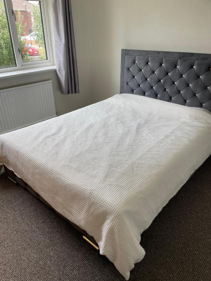 5 Bed House, 32 Tutbury Avenue, Cannon Park, Coventry, Cv4 7Bj Villa Kültér fotó